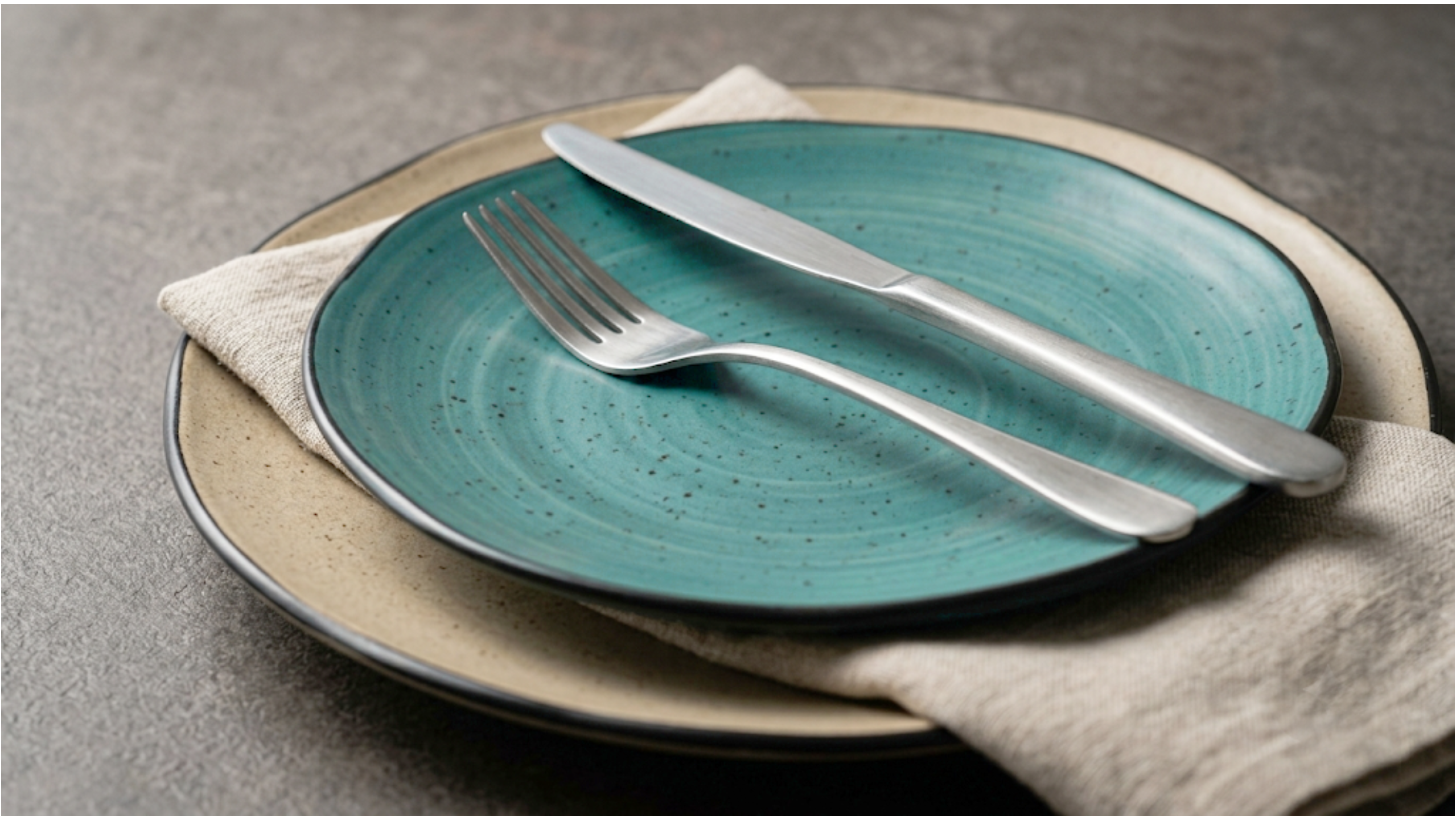 How to Coordinate Colored Dinnerware in a Modern Kitchen